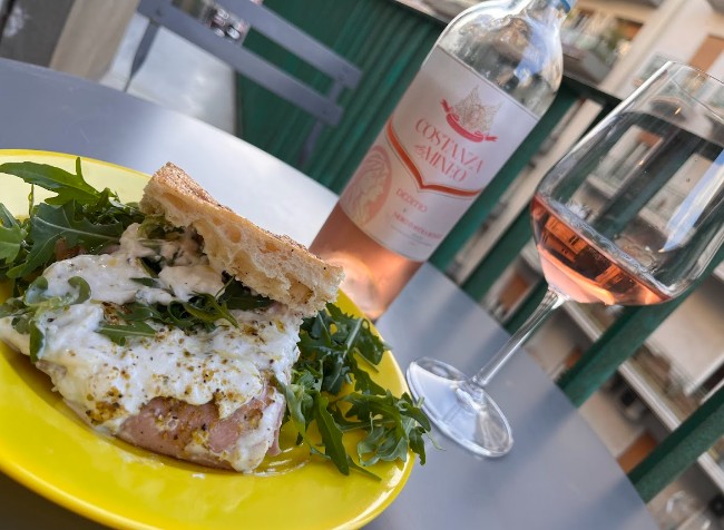 pizza and rosato vino